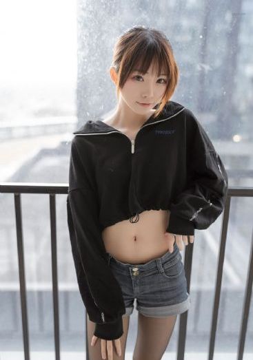 挣扎的亚当君