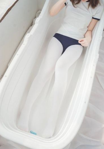 扒开黑女人的p大荫蒂