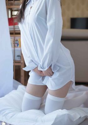 美女光屁屁露全身