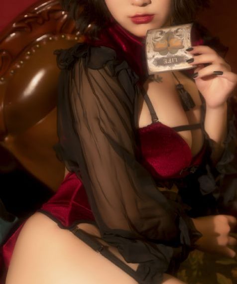 他趴在两腿中间舔我高潮的视频