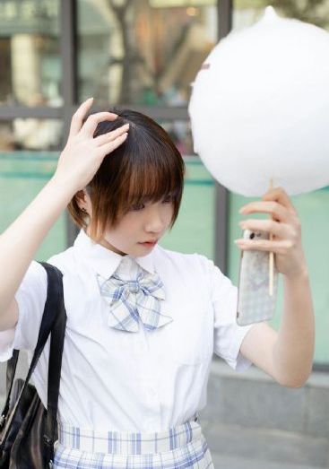 美女露出让男生揉的